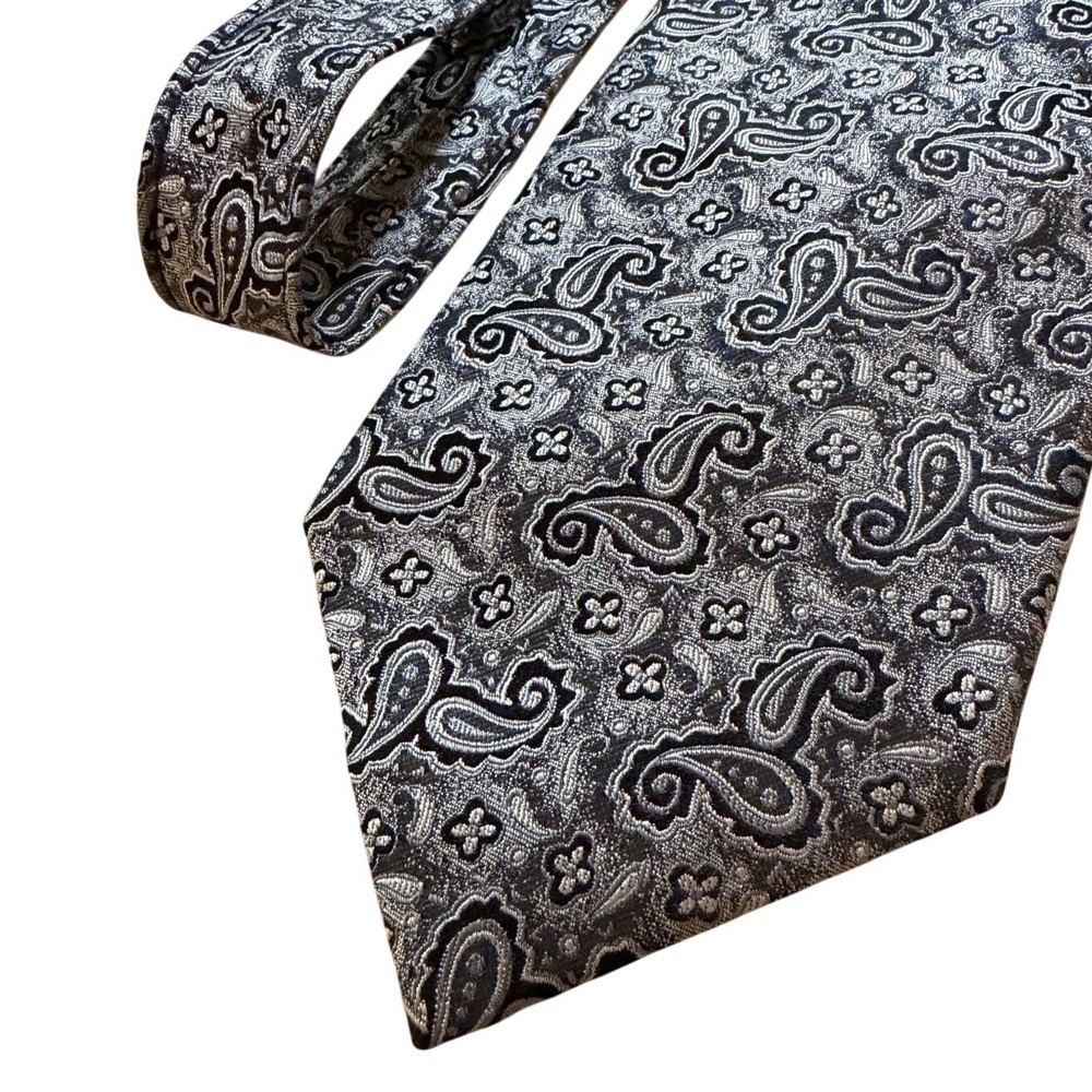 Alan Flusser All Silk Black and Silver Paisley Tie‎
